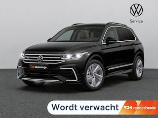 Volkswagen Tiguan 1.4 TSI eHybrid R-Line Business+ 245PK DSG Trekhaak, Matrix LED-verlichting, Discover Pro, Side Assist, Parkeersensoren voor en achter, 19" LM Velgen, Stoel-Stuurverwarming
