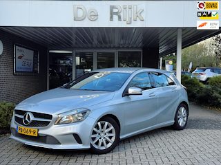 Mercedes-Benz A-klasse 180 Business Solution | Navi, Camera, Cruise, Trekhaak, Airco, Half leder | NAP |