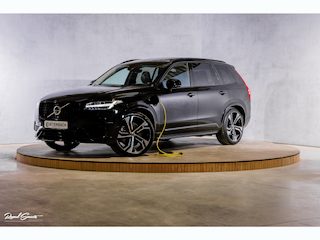 Volvo XC90 2.0 T8 Recharge AWD Ultimate Dark Long Range | Luchtvering | Zwenkbare trekhaak | Panoramadak | Stoelmassage + verkoeling | 22'' Wielen |