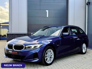 BMW 3-serie Touring 320e LCi *90% SOH* Phytonicblau / Laser LED / Stuur/Stoelverwarming / Elek. Trekhaak / Apple Carplay / Adapt. Cruise / Keyless