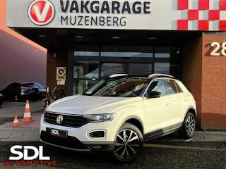 Volkswagen T-Roc 1.5 TSI Style // NAVI // CAMERA // TREKHAAK // ADAPTIVE CRUISE // STOEL + STUUR WIELVERWARMING // ELEK. ACHTERKLEP //