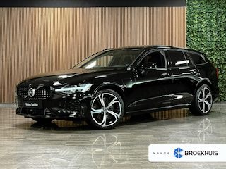 Volvo V60 T8 AWD Recharge Ultra Ultimate Dark | Bowers & Wilkins | Schuifdak | Head-Up Display | 455pk | Adaptieve Cruise Control | Stoelverwarming voor+achter | Stuurwielverwarming | 19 Inch | Full LED Meesturende koplampen | Gelamineerde/geluidwerende zijruiten | Pilot Assist | BLIS Dode Hoek Detectie | Elektrische voorstoelen geheugen | R-Design Contour stoelen met wit stiksel en bies | Zitting verlenging voorstoelen | Lederen Dashboard | Google Infotainment | Privacy Glass | Keyless Drive | Parkeersensoren voor+achter | Elektrisch bedienbare achterklep Apple Carplay/Android Auto | Volvo On Call met mobiele App functie | Onyx Black Metallic |