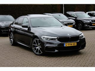 BMW 540i High Exe. M Sport / Trekhaak / Schuifdak / Camera / Leder / Keyless / 20'' / Stoelventilatie+Verwarming / Stuurverwarming / Dodehoek / DAB / ACC