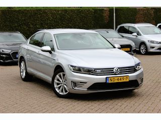 Volkswagen Passat 1.4 TSI GTE Connected Series / Trekhaak / CarPlay / Navigatie / Parkeerhlp V+A / 17'' / DAB / Cruise Control