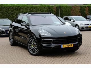 Porsche Cayenne 3.0 E-Hybrid / Panoramadak / Camera / Head-up / Leder / 21'' / Luchtvering / Bose / Sportuitlaat / Sportchrono / Stuur+Stoelverwamring / Dodehoek / DAB / ACC