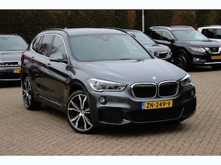 BMW X1 sDrive18i Executive Ed. M Sport / Trekhaak / Camera / Head-up / Alcantara / Navigatie / Sportstoelen / Getint glas / Cruise Control