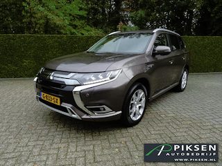 Mitsubishi Outlander 2.4 PHEV INTENSE NAVI CLIMA PDC CAMERA