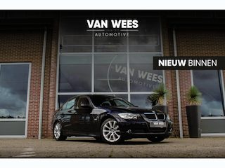 BMW 318i Edition Exclusive | Origineel NL | 3e eigenaar | M-sportstuur | Sportstoelen | Cruise control | Individual dakhemel antraciet | Boordcomputer | Mistlamp | 17 inch