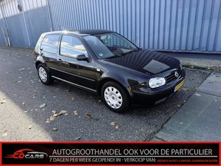 Volkswagen Golf 1.6 Trendline Inruilauto’s tegen vaste prijzen. Voor meer info: 0638140850 Bij de verkoop van gebruikte voertuigen door CD-Cars wordt geen standaard garantie verstrekt. De koper aanvaardt het voertuig in de staat waarin het zich bevindt op het moment van aankoop
