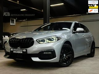 BMW 118i High Executive M pakket *Ambiance/PDC Camera/Head-up display/ACC