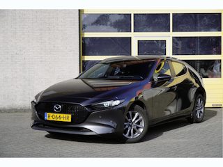 Mazda 3 2.0 e-SkyActiv-G M Hybrid 123PK! 5drs Comfort BJ2022 Lmv 16" | Led V+A | Pdc | Keyless entry | Afneembare trekhaak | Achteruitrijcamera | Navi | Head-up display | Climate control | Cruise control | Verwarmd stuur | Verwarmde voorstoelen | Getint glas