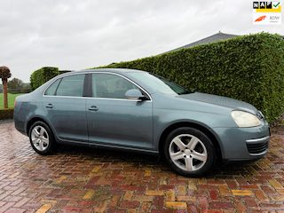 Volkswagen Jetta 2.0 FSI Comfortline Airco & Trekhaak & Nieuwe APK !