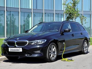 BMW 3-serie Touring 320e Sport Line PHEV // Panorama Dak // Navi // LED // Cruise // PDC