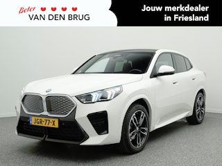BMW iX2 eDrive20 M Sport | 67 kWh | Camera | 21'' Lichtmetaal | Navigatie | DAB+ | Adapt. Cruisecontrol