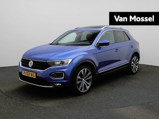 Volkswagen T-Roc 1.5 TSI Sport 150 PK| Panoramadak | Trekhaak | Achteruitrijcamera | Stoelverwarming | Stuurwielverwarming | Digitale Cockpit Pro | Navigatie | Achterklep Elektrisch