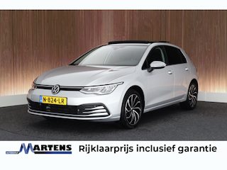 Volkswagen Golf 1.5 eTSI 150pk DSG Life Panoramadak Navigatie Stoelverwarming Adaptive Cruise