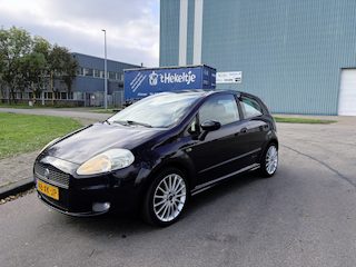 Fiat Punto Grande 1.4i Active 78 PK. Leuke inruilauto !!! Distributieriem en waterpomp vervangen in 2022 !!