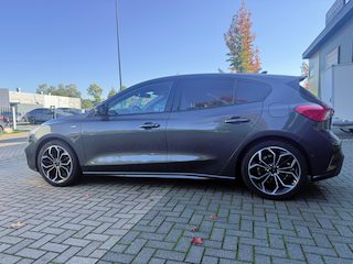 Ford Focus 1.0 125 pk ST-line X panoramadak, winterpakket, 19 inch lm, trekhaak, CarPlay, adp. koplampen.