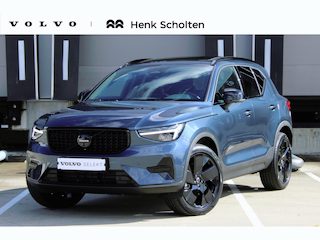 Volvo XC40 B4 Plus Black Edition | Verwarmbare voorstoelen | Verwarmbaar stuurwiel | Premium audio by Harman Kardon | Panoramadak | Rondom zichtcamera | Verwarmbare voorruit | 20 inch Lichtmetalen velgen | Alarmklasse 3