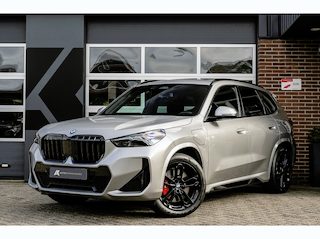 BMW X1 30e xDrive M Sport Pro | Panorama | Trekhaak | ACC | Camera | Adaptief M-Onderstel | M Sportremmen | Adaptieve LED | Stoelverw.