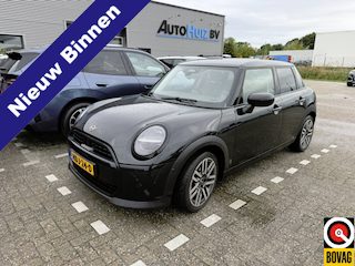 Mini Cooper 5-Deurs 1.5 C Classic XS Achteruitrijcamera Stuurverwarming Stoelverwarming Carplay