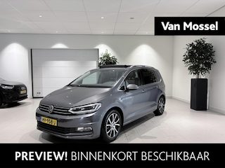 Volkswagen Touran 1.4 TSI Highline | Carplay | Achteruitrijcamera | Panoramisch-schuifdak | Parkeersensoren voor + Achter | Stoelverwarming | Navigatie | Adaptieve cruise control |