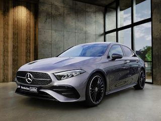 Mercedes-Benz A 180 Limousine AMG Line | Panoramadak | Nightpakket | Apple Carplay | Achteruitrijcamera | Stoelverwarming
