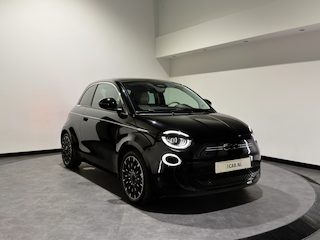 Fiat 500 La Prima 42 kWh | JBL! audio | Verwarmbare stoelen | Panorama dak | Full led |