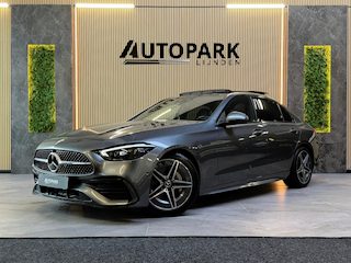 Mercedes-Benz C-klasse 300 AMG Line |PANO|BURMESTER|360 CAMERA|SFEERVERLICHTING|DODEHOEK|CARPLAY|DEALER ONDERHOUDEN|259PK|VOL!