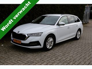Skoda Octavia Combi 111PK TSI Busn. Ed. NL-Auto / Clima / Led kopl. / Apple,android /