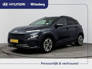 Hyundai Kona EV FASHION 64 kWh | SoH 98%! | 3 FASE | WARMTEPOMP | CAMERA | CLIMA | CRUISE ADAPT. | NAVI | PRIVACY GLASS | DAKRAILING | APPLE CAR PLAY & ANDROID AUTO | DODEHOEK DETECTIE | PDC | 17'' LM VELGEN | ALL SEASONS | FABRIEKSGARANTIE GELDIG T/M 7-2028! |
