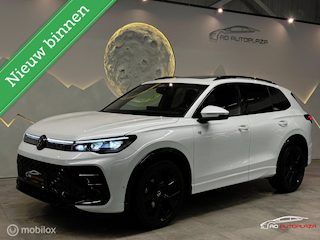 Volkswagen Tiguan 1.5 eTSI 3x R-Line Panorama/Keyless/HUD/H&K/Trekhaak