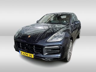 Porsche Cayenne 3.0 E-Hybrid / Trekhaak / Panoramadak / 360Camera / Head-up / Softclose / 21'' / Achterasbesturing / Sportuitlaat / Keyless / Bose / Luchtvering / Matrix LED / Sportdesign+Chrono / Stoel+Stuurverwarming /