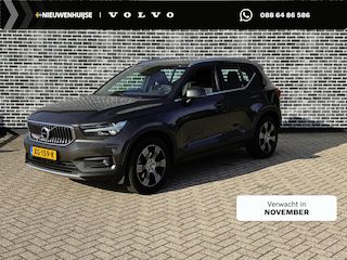 Volvo XC40 2.0 T4 Inscription | Trekhaak | Panoramadak | Lederen Bekleding | Alarm | Achteruitrijcamera | Elektrische Achterklep | Elektrisch Verstelbare Voorstoelen | Stoelverwarming voor en achter | Parkeerverwarming | Cruise Control Adaptief | BLIS | Navigatie