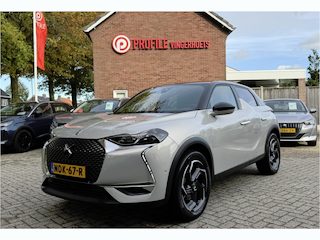 DS 3 130 Pk * Automaat *** SUPERDIK *** Zwart Leder + Massage * Elektrisch verstelbare Stoelen * Navigatie * Dodehoek Detectie * Paars Dak * Adaptive Cruise & Climate Control * Vingerhoets; Vierde Generatie Eersteklas Service. Al meer dan 100 jaar een begrip in de Brabantse Kempen
