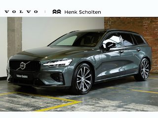 Volvo V60 T8 Plug-in hybrid AWD Plus Dark | Semi-Electrische Wegklapbare Trekhaak | Panoramadak | 360° Parkeercamera | Parkeersensoren voor + achter | Head-Up Display | Stoelverwarming | Stuurwielverwarming | Google Infotainment |