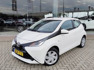 Toyota Aygo 1.0 VVT-i x-play | Airco | Toerenteller | Achteruitrijcamera