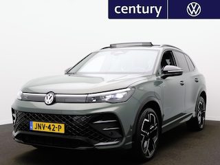 Volkswagen Tiguan 1.5 eHybrid R-Line Edition 204pk - 20 Inch - Panoramadak - Trekhaak - Navigatie