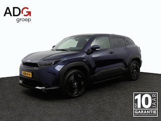 Toyota Urban Cruiser Dynamic 61 kWh | Stuur en stoelverwarming | Navigatie | Parkeersensoren | All season banden |