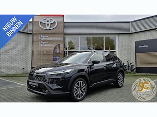 Toyota Corolla Cross Hybrid 140 DYNAMIC NIEUW MODEL! STOEL/STUURVERW BLIND SPOT EL-ACHTERKLEP NAVI PARK-SENSOREN APPE/ANDROID 18'' LM-VELGEN CAMERA AD-CRUISE CLIMA