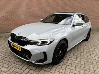 BMW 3-serie Touring 330e M Sport Pano 19"