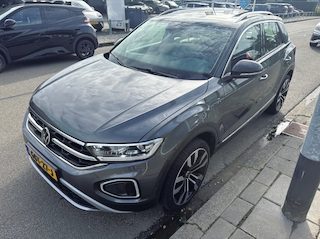 Volkswagen T-Roc 1.5 TSI 150 pk R-Line 7-DSG | Trekhaal Panoramadak | Beats Audio | Climatronic | Stoel verwarming |