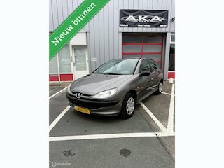 Peugeot 206 1.1 XR 60pk 5-drs | Grote beurt gehad | Nieuwe uitlaat | Trekhaak | Elek. ramen | APK 03-2027