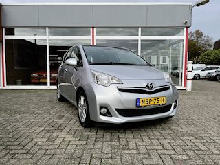 Toyota Verso-S 1.3 VVT-i Dynamic panoramadak clima