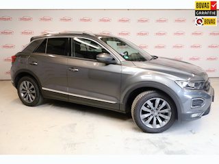 Volkswagen T-Roc 1.5 TSI Sport Business R|Stoelverwarming|Trekhaak|Parkeersensoren|