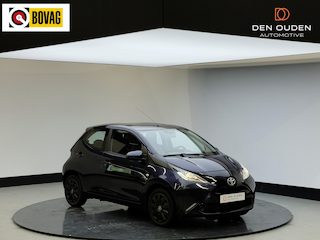 Toyota Aygo 1.0 VVT-i x-play | Cam achter | Airco | All weatherbanden | Zeer zuinig | NL Auto