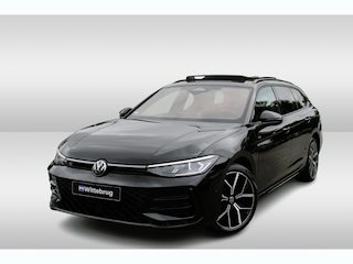 Volkswagen Passat Variant 1.5 eHybrid 272pk DSG R-Line Black Style / Panorama dak / Leder / Head up / Harman Kardon / IQ LED / 19 inch / Wegkl trekhaak / Garantie tot 11-09-2030 // 100.000km / VW