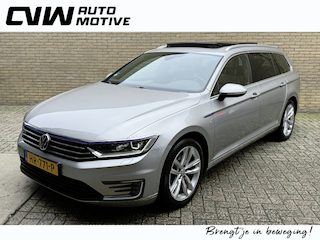 Volkswagen Passat Variant 1.4 TSI 218pk GTE Highline | Panoramadak | Trekhaak afneembaar | Adaptieve cruise | Lane assist | Camera | Dodehoekdetectie | Navigatie | Apple CarPlay | Leder/Alcantara | Stoelverwarming | Sfeerverlichting | Volledig onderhouden