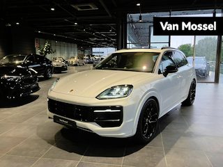 Porsche Cayenne 3.0 E-Hybrid Black Edition | SPORTDESIGN | SPORTEINDPIJPEN | PASM LUCHTVERING | PANORAMA/SCHUIF-KANTELDAK | SPORTCHRONO | 22 INCH | SOFTCLOSE | HEAD-UP | 14-WEG STOELEN | ADAPTIVE CRUISE CONTROL | CARRARA WIT METALLIC | BTW AUTO |