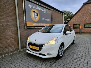Peugeot 208 1.0 VTi Active (tik in de motor)
